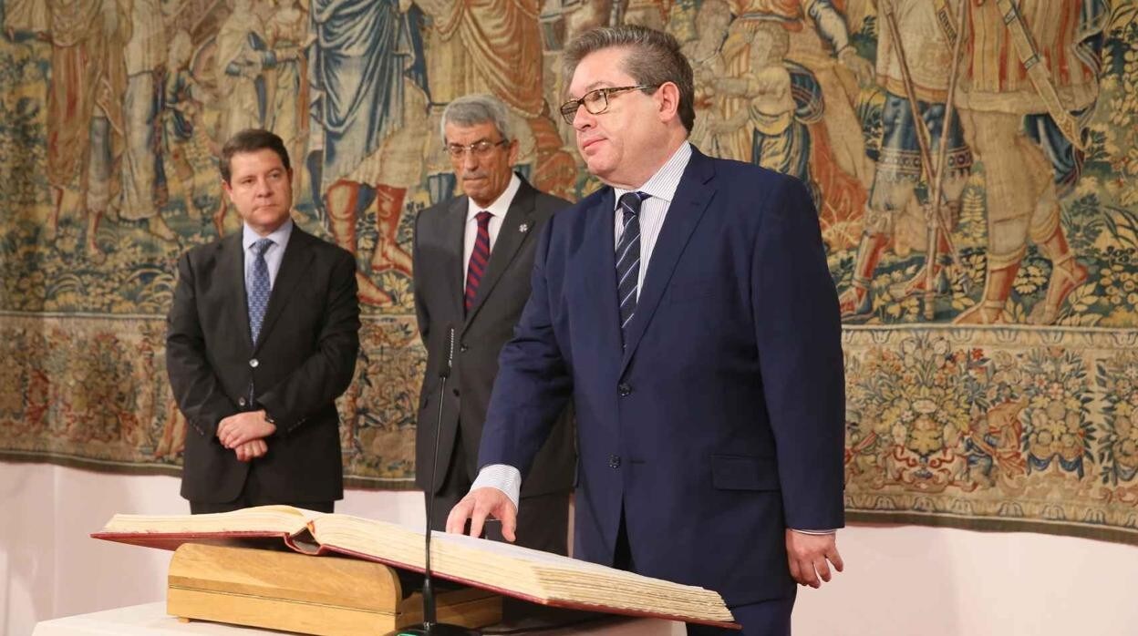 Fernando Andújar toma posesión como miembro del Consejo Consultivo en 2016, junto a Page y Sánchez Garrido