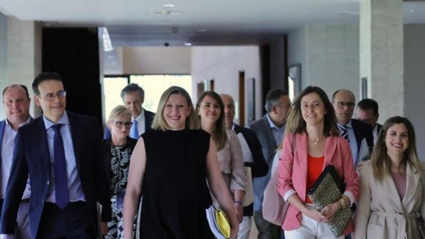 Blanco destaca el «potente» paquete de medidas de apoyo a las familias