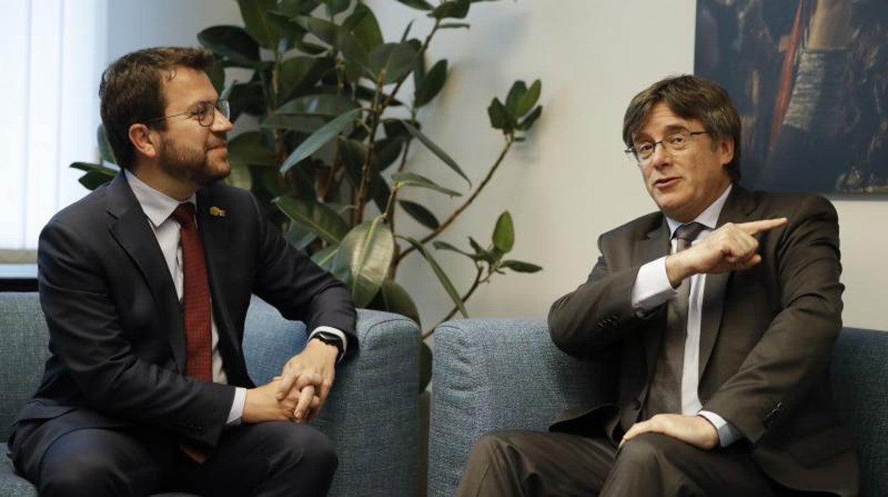 El presidente de la Generalitat, Pere Aragonès, este miércoles durante su reunión con el expresidente catalán Carles Puigdemont en Bruselas