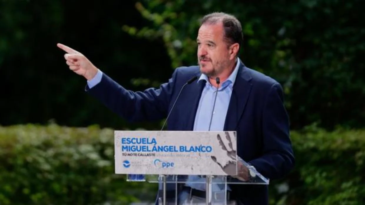 Carlos Iturgaiz. presidente del PP Vasco, fue amenazado por Iñaki Bilbao