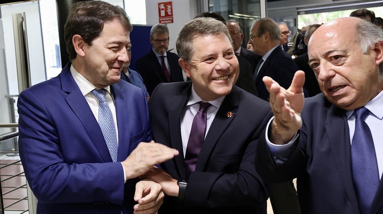 Alfonso Fernández Mañueco, junto a Emiliano García Page y el rector de la Universidad Carlos III