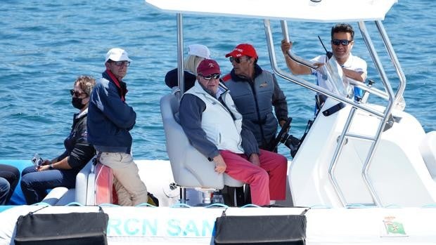 Don Juan Carlos sale a navegar en su segunda jornada en Sangenjo