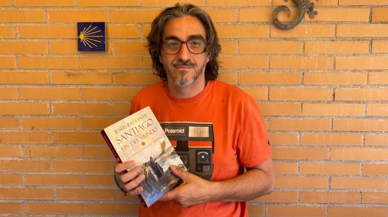 Jesús Bastante presenta en Valencia su novela «Santiago en el fin del mundo»