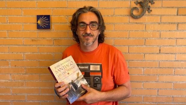 Jesús Bastante presenta en Valencia su novela «Santiago en el fin del mundo»