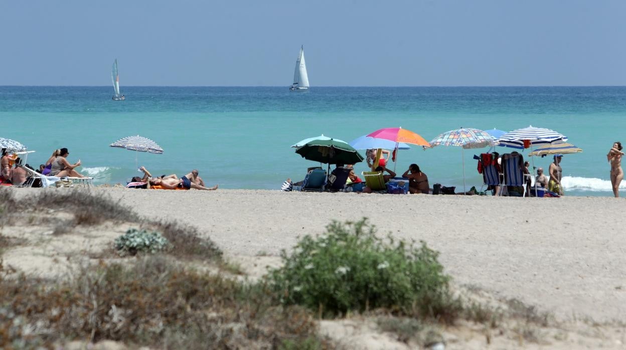 Imagen de archivo de la playa de Canet d'en Berenguer (Valencia)