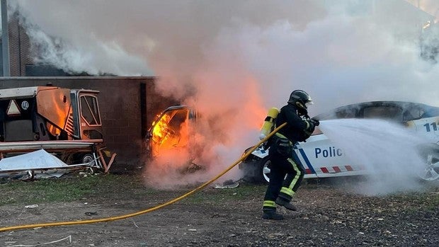 Un incendio en unos almacenes municipales de Trobajo del Camino (León) calcina tres vehículos