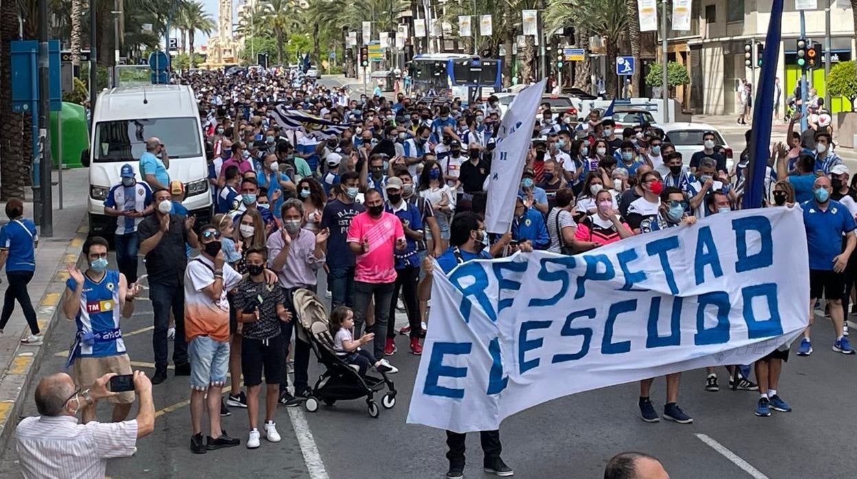 Manifestación convocada por Unidad Herculana hace justo un año, con Luceros de fondo