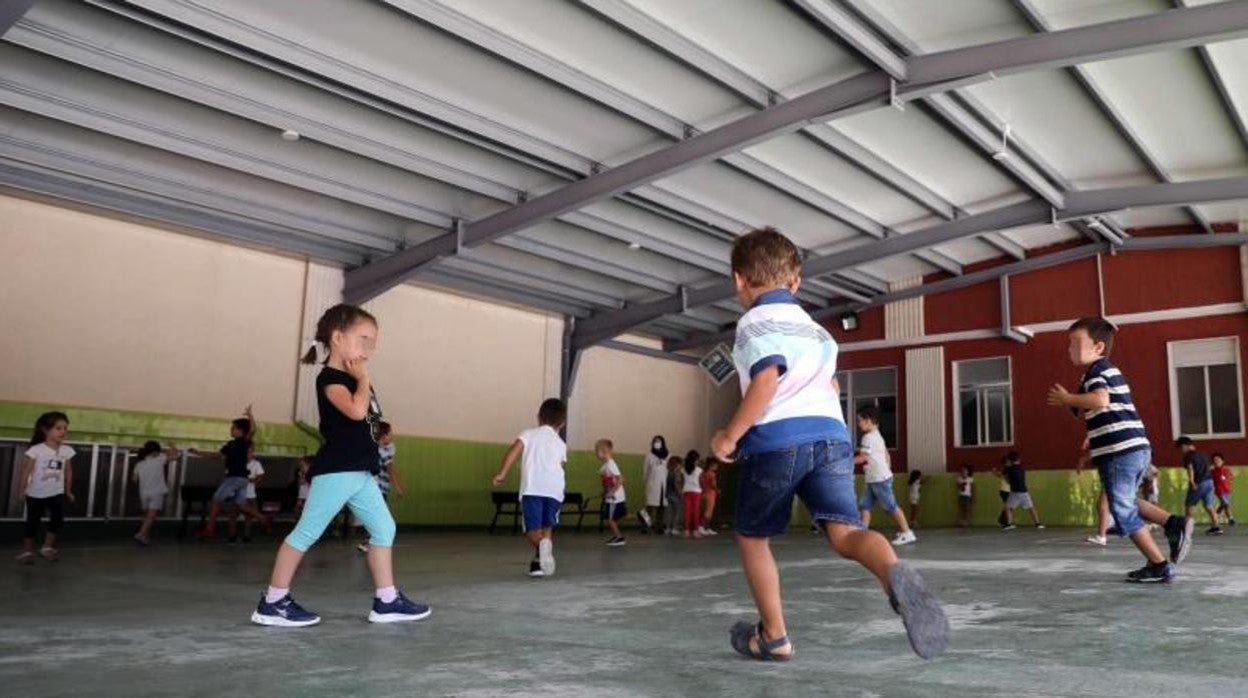 Imagen de archivo tomada en el patio de un colegio ubicado en Valencia