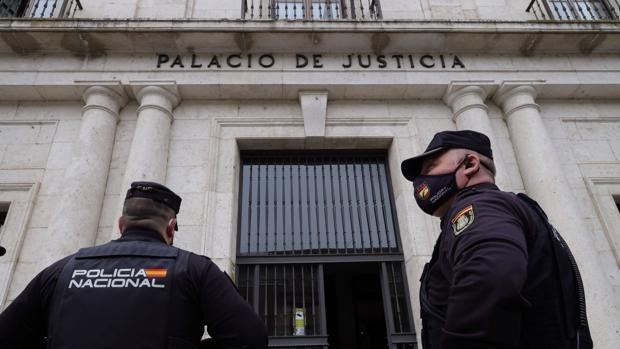 La banda del BMW reduce a un cuarto sus penas y pacta 32,5 años