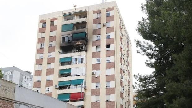 Herida grave una niña de doce años en un incendio en una vivienda de Valencia