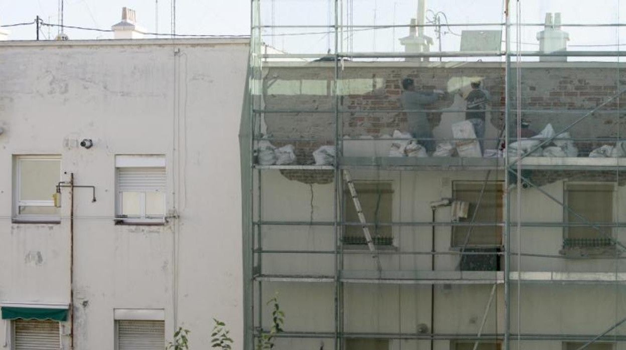 Reforma en la fachada de un edificio de Madrid