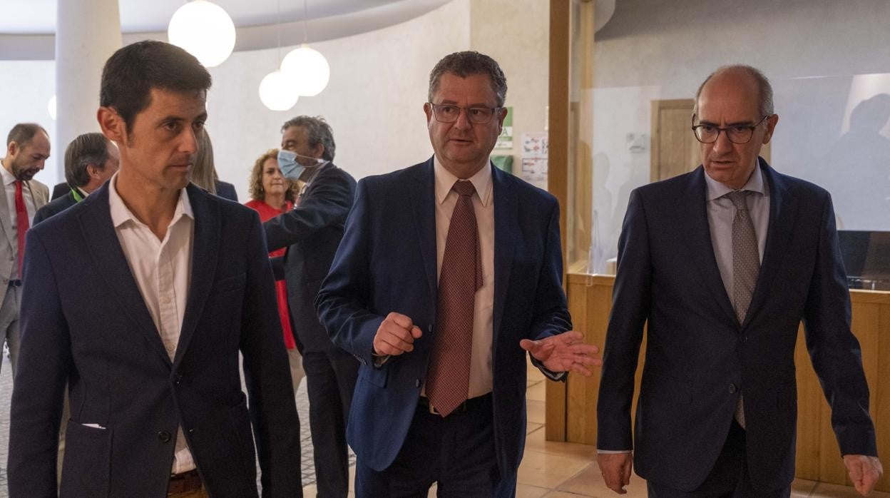 Dueñas, Guarido y Rivero durante el acto inaugural del I Congreso Internacional del Vacuno