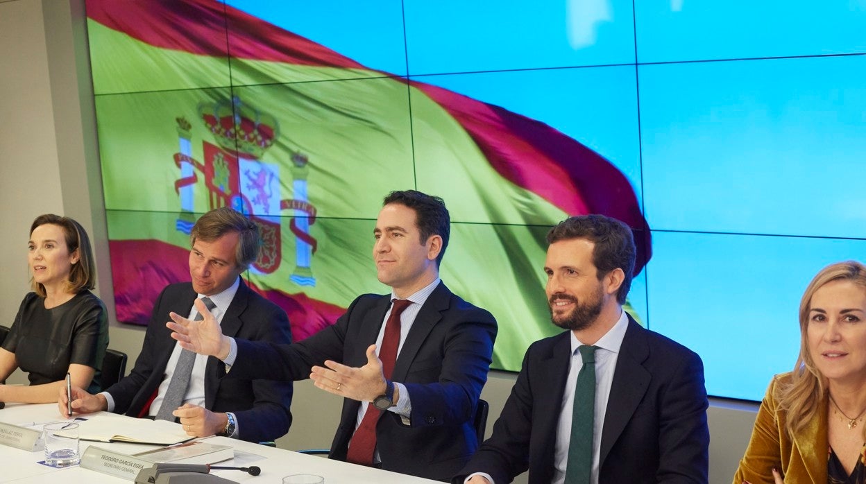 González Terol. García Egea, Casado y Beltrán en una reunión en Génova