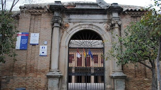 Indignación por la no admisión provisional en el IES Sefarad de 10 alumnos del Casco de Toledo