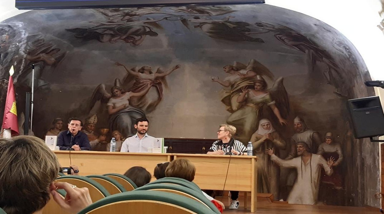 Alfonso González-Calero, Santiago Galán y María Antonia Ricas, en la presentación del libro