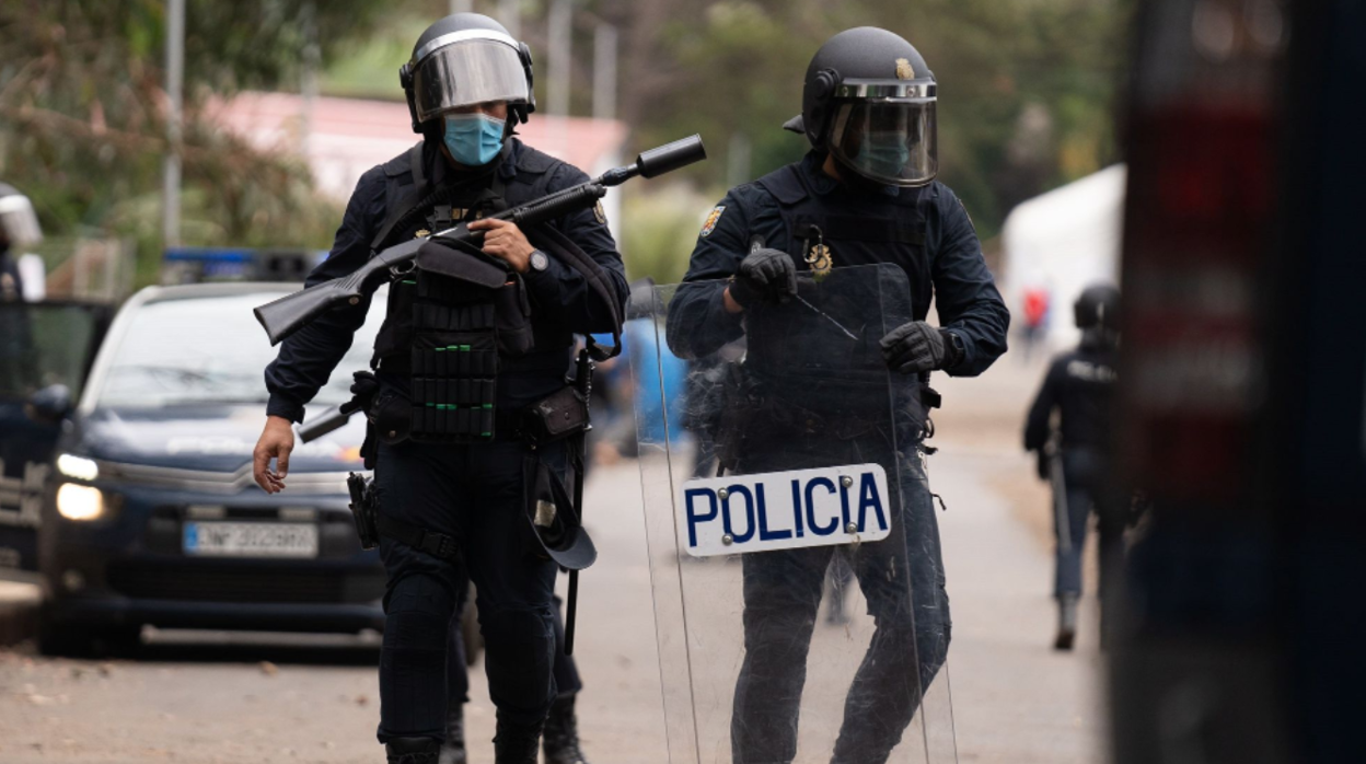 Intervención policial en altercados del campamento Las Raíces (Tenerife)