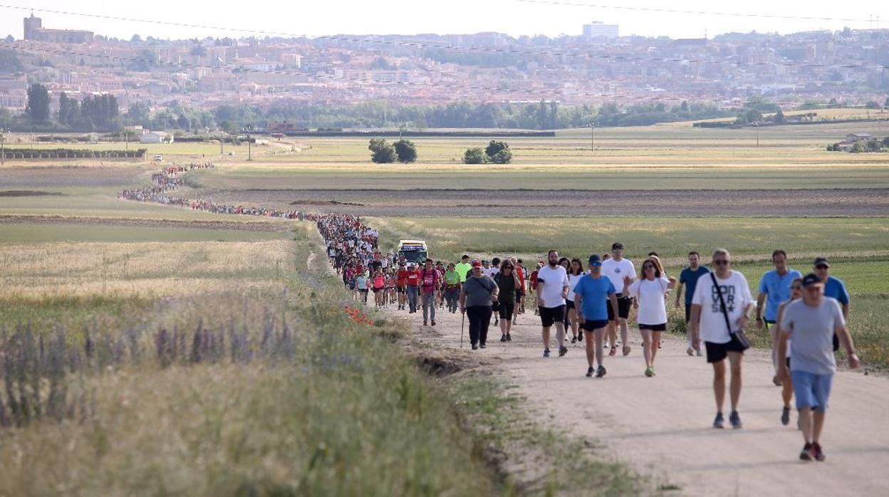 Caminantes en la 35ª Gran Marcha Pronisa por la Discapacidad