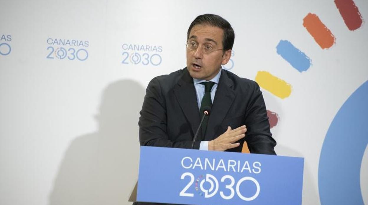 El ministro de Asunto Exteriores y Cooperación, José Manuel Albares en rueda de prensa tras su reunión con el presidente de Canarias