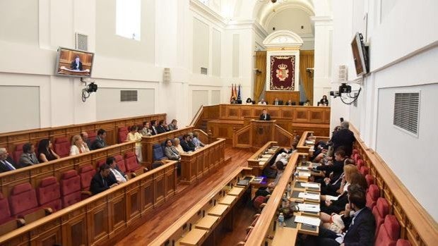 Page revalidaría su mayoría con 18-19 escaños con un PP al alza (12), la entrada de Vox (3-4) y la salida de Cs