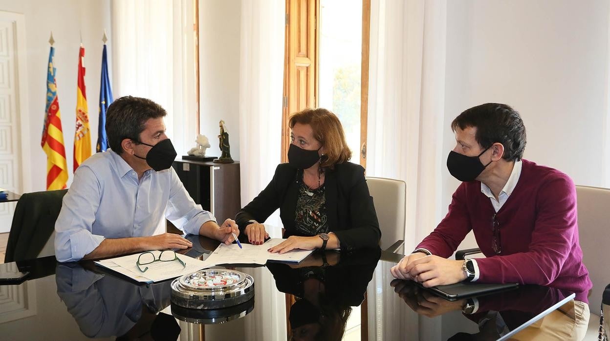 Carlos Mazón, María Gómez y José Antonio Belso, en la Diputación de Alicante