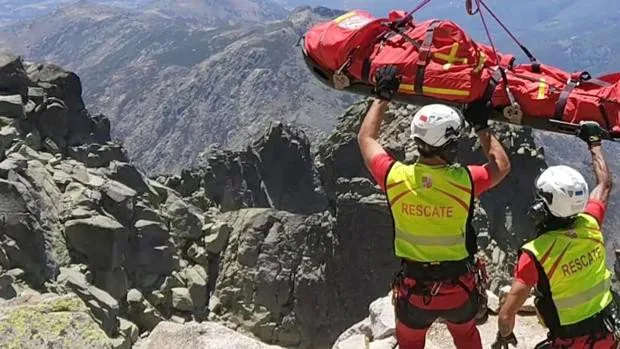 La Guardia Civil rescata el cuerpo sin vida de un senderista madrileño en Gredos