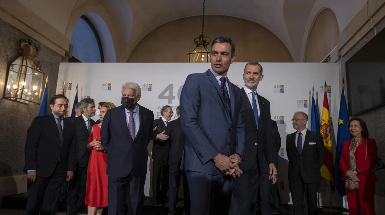 Pedro Sánchez, el Rey Felipe VI, con otras personalidades en el 40 aniversario de la entrada a la OTAN de España