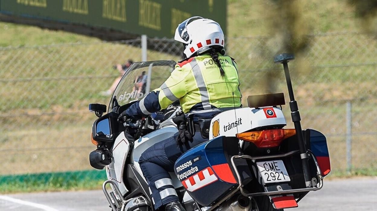 Una agente de la Policía catalana