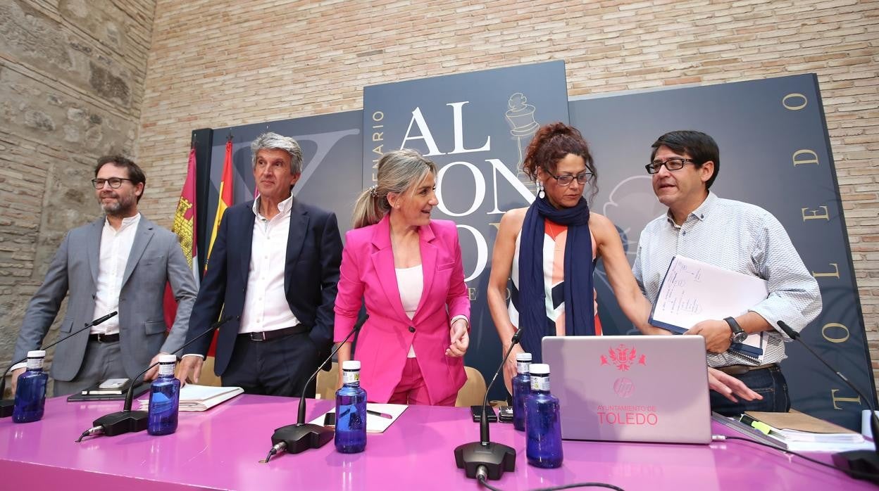 La alcaldesa ha presidido el acto de presentación del proyecto de nuevo POM