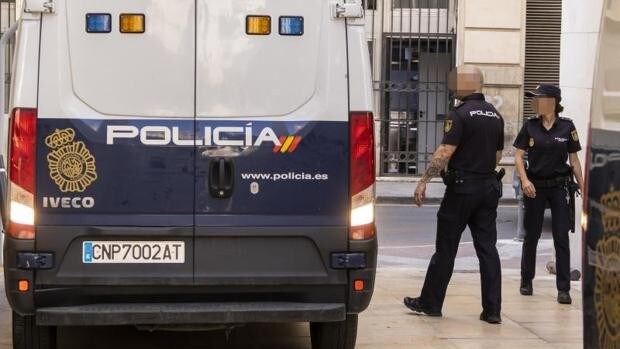 Tres detenidos en Alicante por fabricar y distribuir ropa falsificada que luego se vendía en los mercadillos