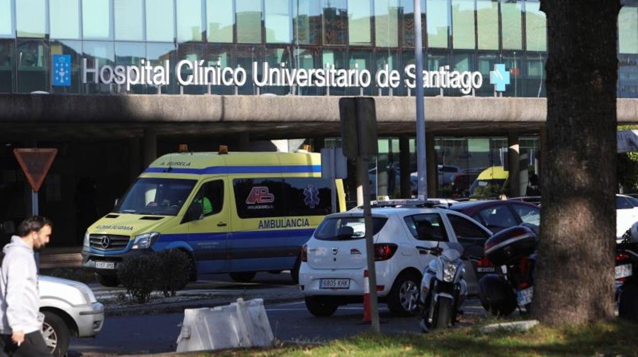 Puerta del Hospital Clínico de Santiago de Compostela