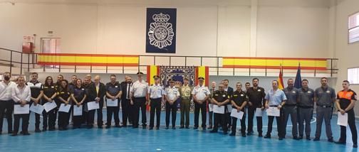 Mandos policiales y profesionales del sector de la seguridad privada homenajeados