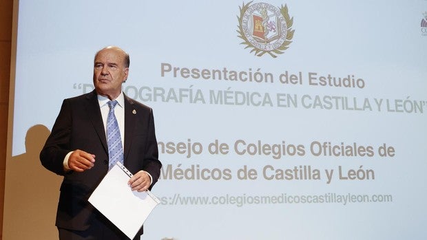 El presidente de los médicos de Castilla y León: «Necesitaremos más profesionales por la feminización del sector»