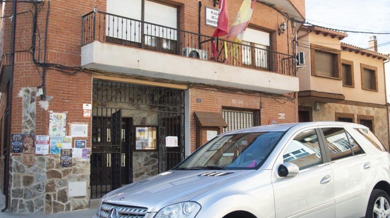 Exterior del Ayuntamiento de Cenicientos