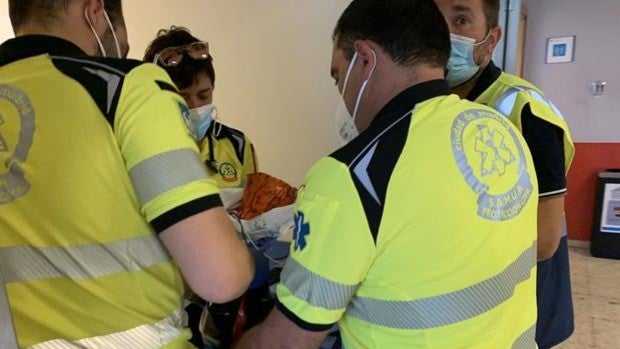 Abandonan a un bebé a los pocos minutos de nacer en una calle del distrito de Latina