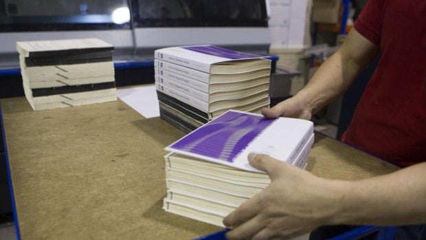 Madrid gastará 50 millones en renovar este curso los libros de texto para su programa de préstamo