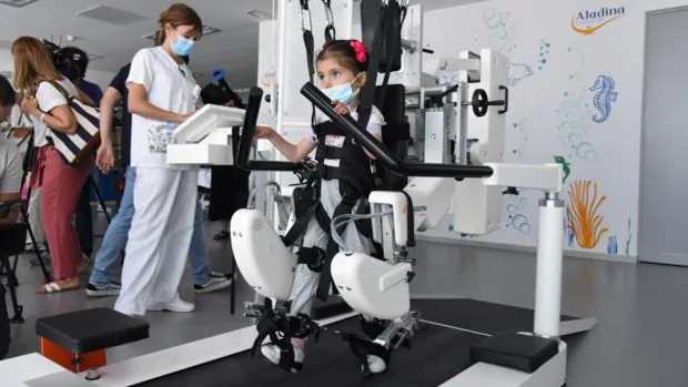 El robot que ayuda a caminar a niños con lesiones medulares