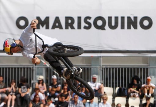 Ciclista de BMX compitiendo en la última edición del festival