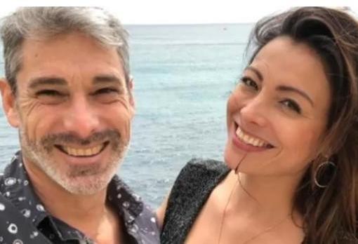 Silvia Idalia, que lleva un mes en coma inducido, junto a su pareja