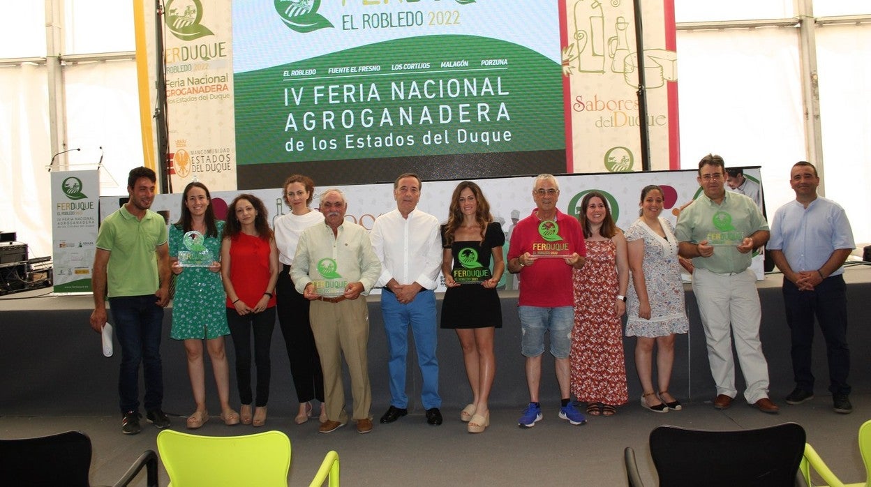 Fotoo de familia de los premiados