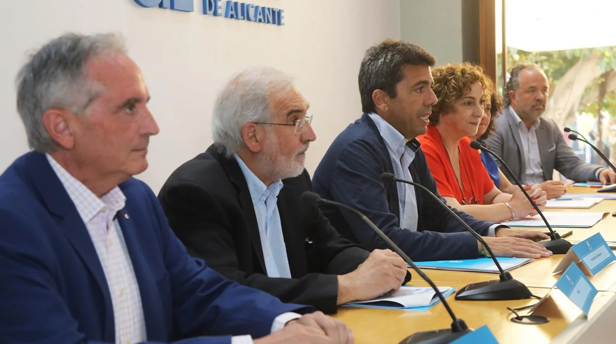 Rueda de prensa de Carlos Mazón con los representantes de las diferentes ONG's