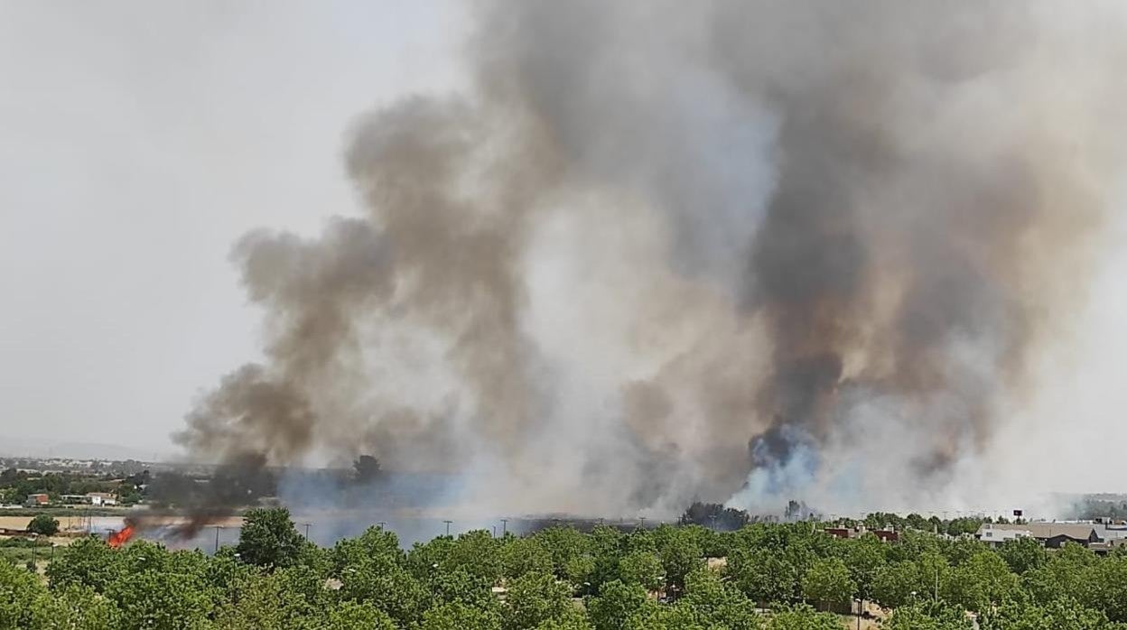 Humareda provocada por el incendio