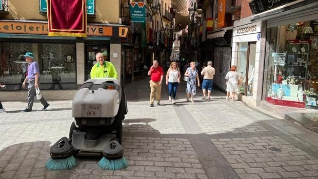 El Ayuntamiento pide a los vecinos del Casco de Toledo cumplir el horario para sacar la basura a la calle de cara al Corpus