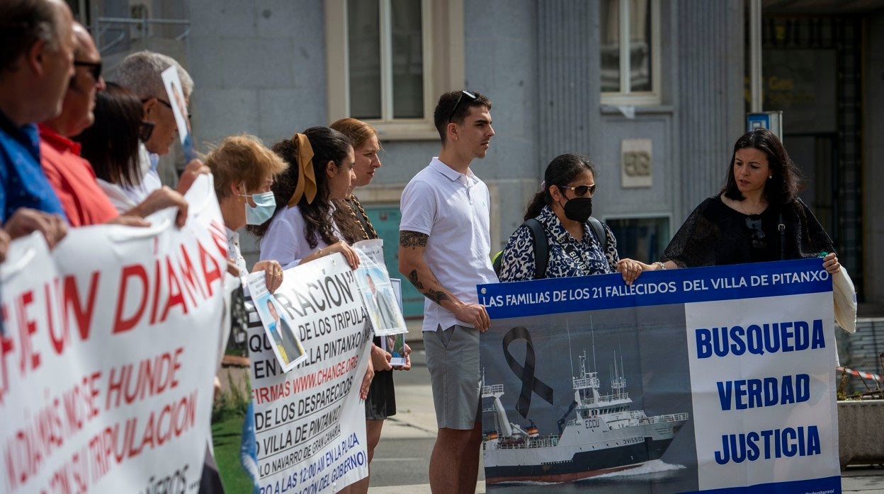 Familias de las víctimas, ante el Congreso de los Diputados la pasada semana