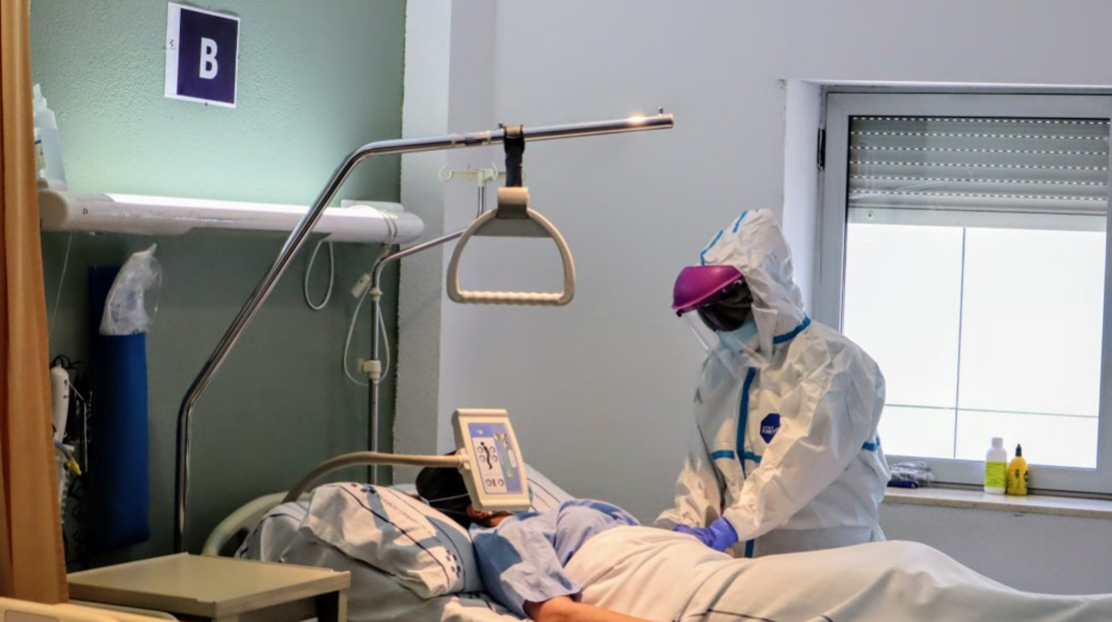 Atención a un paciente Covid en el Hospital de la Candelaria, Tenerife