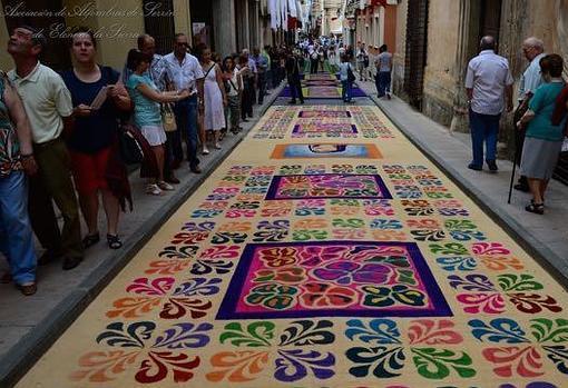 Una de las creaciones de los alfombristas durante el Corpus