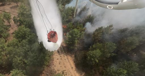 Condiciones «muy desfavorables» abocan al incendio de la Sierra de la Culebra a un comportamiento «explosivo»