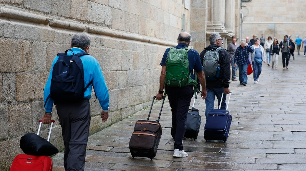 Turistas llegando a la capital gallega