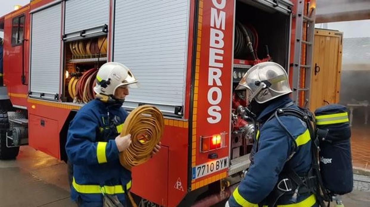 Imagen de archivo de unos bomberos