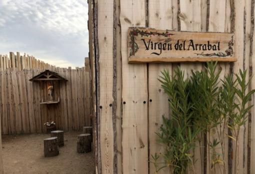 La talla de la Virgen del Arrabal en el parque Puy du Fou