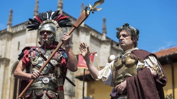 La entrega del águila legionaria clausura la celebración de la fundación de la Legio VII Gemina